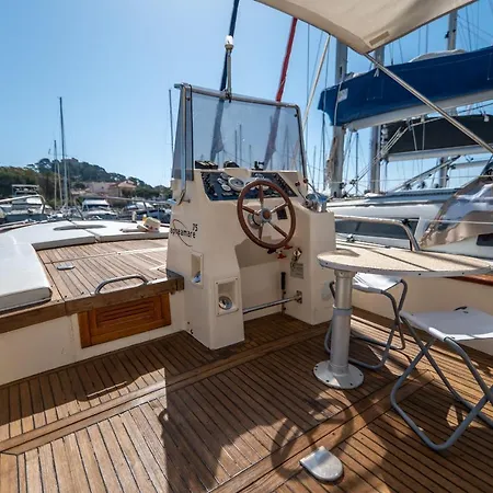 Hebergements Bateaux A Quai Bateau-hôtel Porquerolles